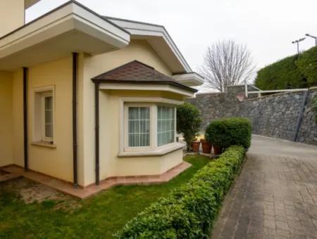 7 In 1 Detached Luxury House On A 2300 M2 Plot For Sale In Zekeriyaköy, Istanbul