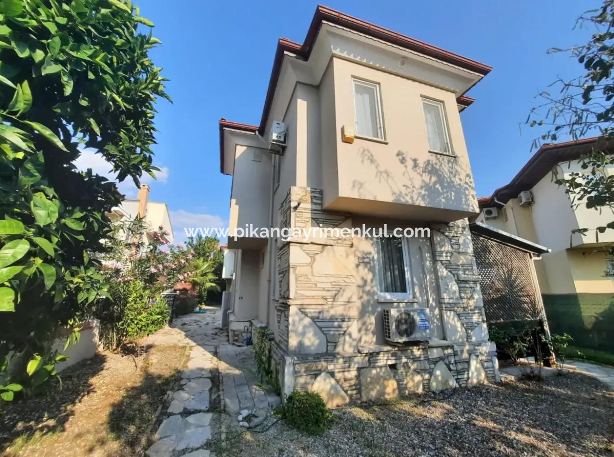 Muğla Dalyanda Site İçerisinde 2+1 Yüzme Havuzlu Villa Yıllık Kiralık