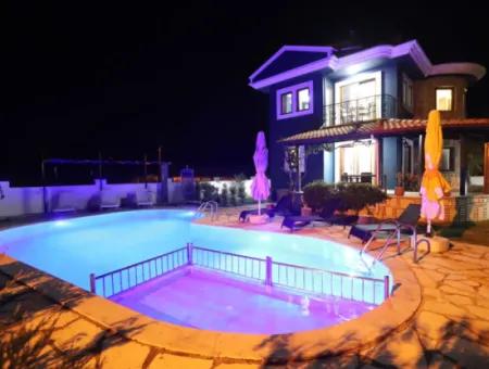 Muğla Dalyanda Satılık 566 M2 Arsada, 3+1 Müstakil Villa