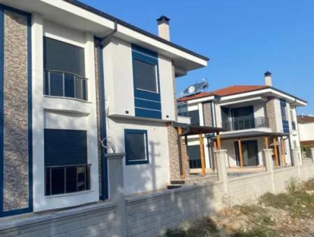 Dalamanda 600 M2 Müstakil Arsada Ortak Havuzlu Sıfır Dubleks Villa Satılık